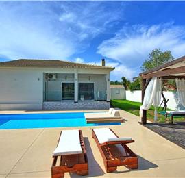 3 bedroom seaside villa with pool, Acharavi, sleeps 5